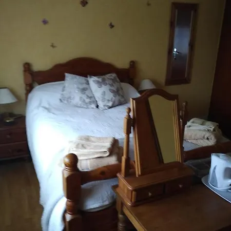 Chez Nous فندق مبيت وإفطار Mael-Carhaix